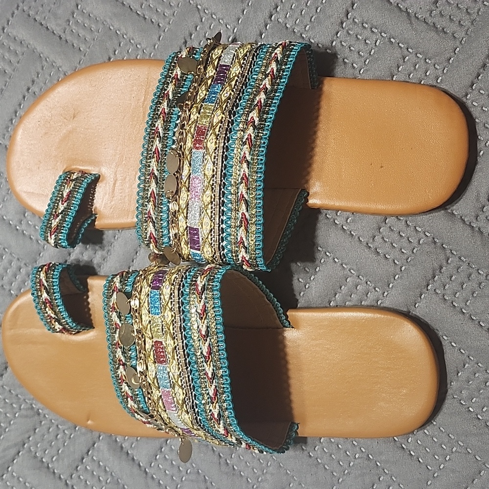 Flat sandals